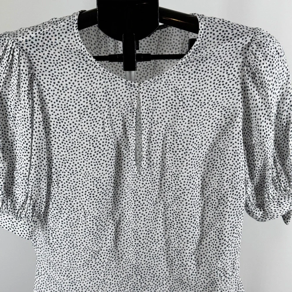 Banana Republic Polka Dot Puff Sleeve Blouse White Black Keyhole‎ Neck Small